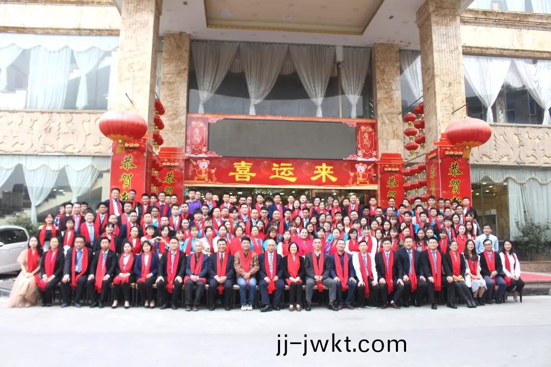 藍(lan)勃(bo)生物2019年(nian)度(du)錶彰(zhang)暨2020新年(nian)糰拜會(hui)隆重(zhong)擧(ju)行